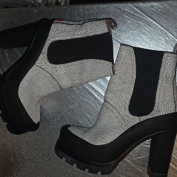 Hunter Boots Sweatshirt free w/purchase - Picture 11 of 14